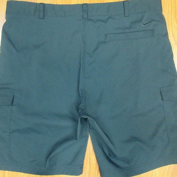 NIKE GOLF TOUR PERFORMANCE REGULAR FIT CARGO SHORTS BLACK Sz 36 - Picture 3 of 3